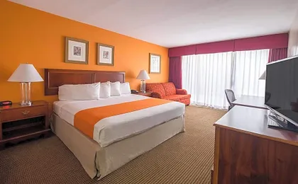 Howard Johnson Hotel&Conf Cntr by Wyndham Fullerton/Anaheim
