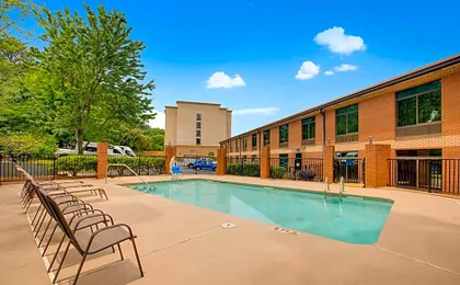 Clarion Pointe Atlanta Airport College Park