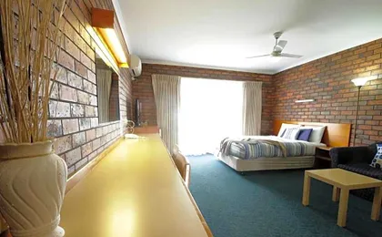 Golden Palms Motel