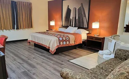 Super 8 by Wyndham Canton/Livonia Area