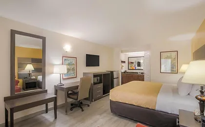 Quality Inn & Suites Greensboro near Lake Oconee