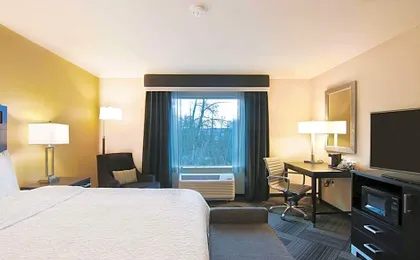 Hampton Inn & Suites Bellevue Downtown-Seattle