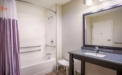 La Quinta Inn & Suites by Wyndham Clifton Park/Saratoga Area
