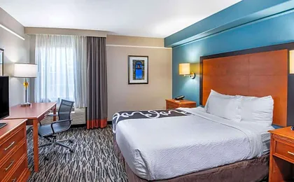 La Quinta Inn & Suites by Wyndham San Antonio Brooks City Base