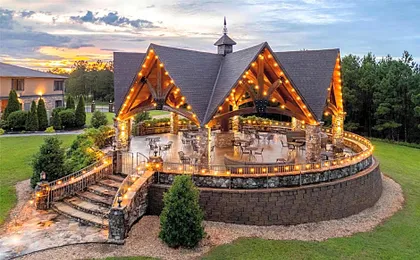 Aiden by Best Western Warm Springs Hotel and Event Center