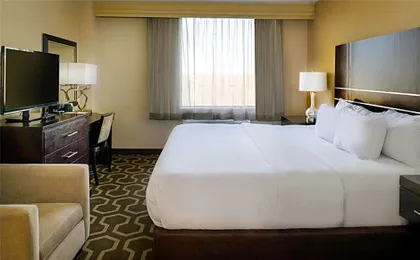 Embassy Suites By Hilton Hotel St. Louis-Airport