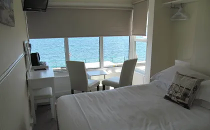 Shoreline Lodgings