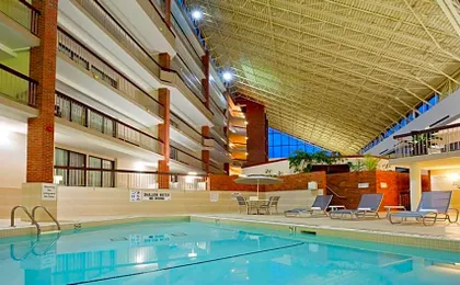 Holiday Inn Oakville Centre By IHG