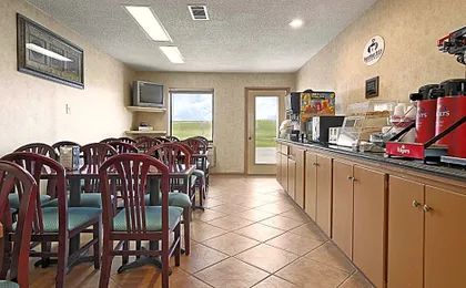 Super 8 by Wyndham Rayville