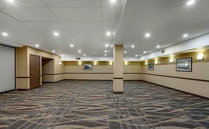 Best Western Plus Baker Street Inn