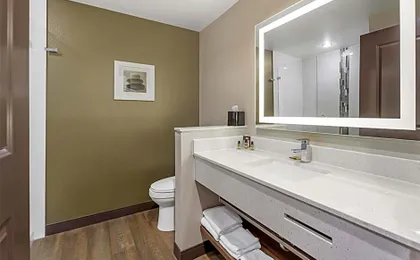 Best Western Plus Hinton Inn & Suites