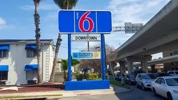 Motel 6 San Antonio Downtown - Riverwalk