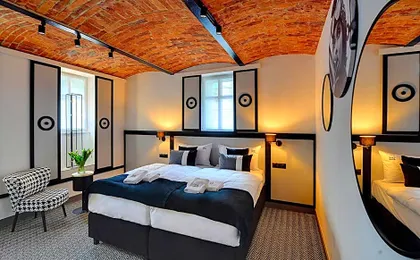 OAK Rooms