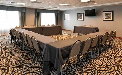 Holiday Inn Express & Suites Greenfield By IHG