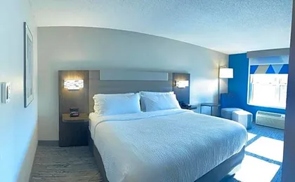 Holiday Inn Express & Suites Marquette By IHG