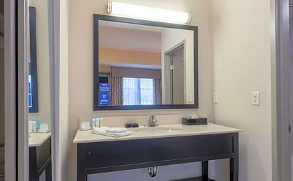Hampton Inn & Suites DuPont