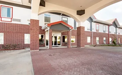 OYO Townhouse Clute Lake Jackson