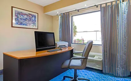 Days Inn & Suites by Wyndham Tampa/Fairground/Casino Area