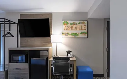 Rodeway Inn & Suites near Outlet Mall - Asheville