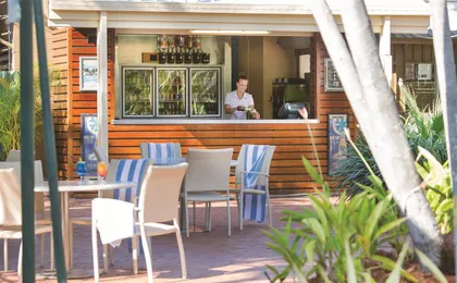 travelodge hotel mirambeena resort darwin pool bar