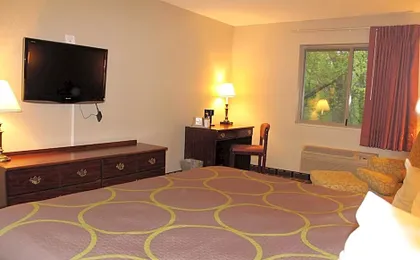 Super 8 by Wyndham Valparaiso
