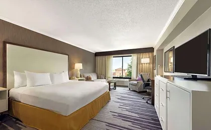 DoubleTree By Hilton Milwaukee Brookfield