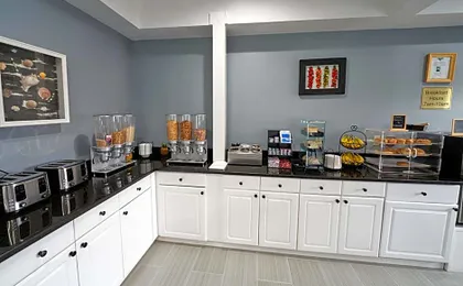 Admiralty Inn & Suites - a Red Collection Hotel