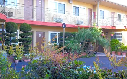 Fullerton Lodge