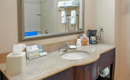 Hampton Inn & Suites Youngstown-Canfield