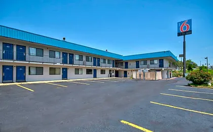Motel 6-Russellville, AR