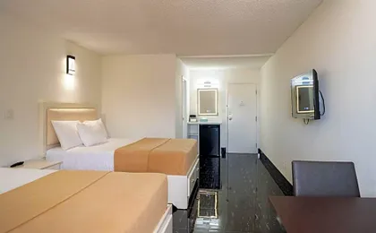 Diplomat Inn