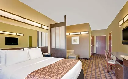 Microtel by Wyndham Perry National Fairground Area I-75