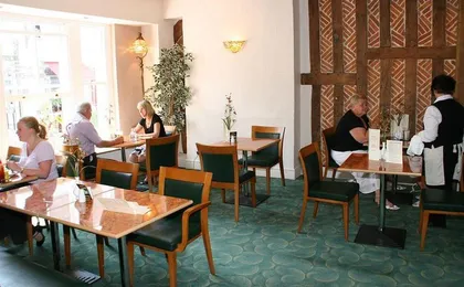 THE RED LION HOTEL