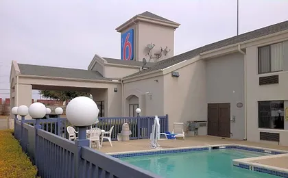 Motel 6-Dallas, TX - Northeast