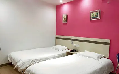 Yishi Liangpin Hotel (Shanghai Ruijin Hospital Jiading New Town Subway Station)
