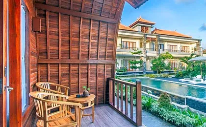 Mailaku House