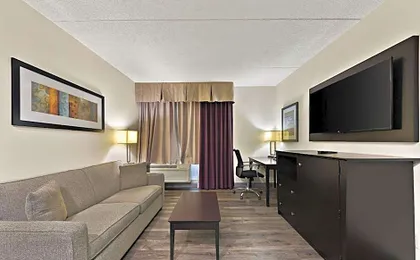 Best Western Plus Toronto North York Hotel & Suites
