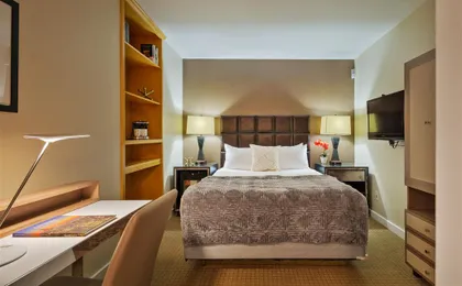 Guest room with one bed