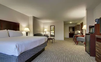 Holiday Inn Express Hotel & Suites Middleboro Raynham By IHG