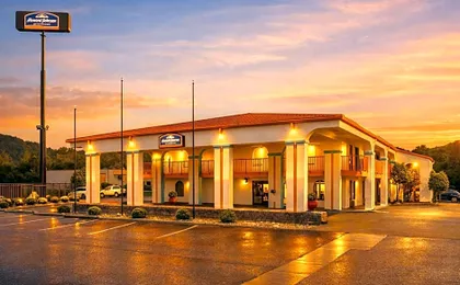 Howard Johnson by Wyndham Chattanooga Lookout Mountain I-24