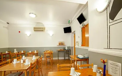 OYO Townhouse New England, London Victoria
