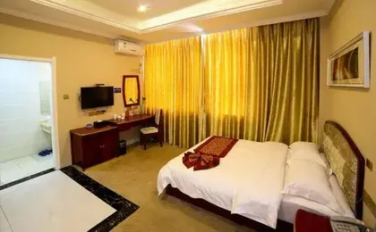 Xingshan Luoma Holiday Hotel