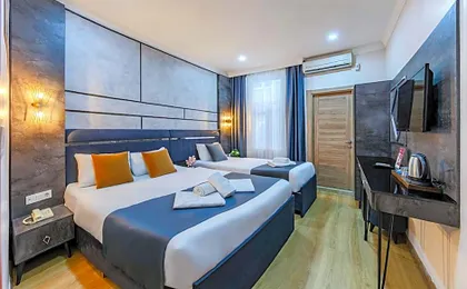 La Pazza Suites