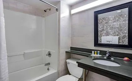 Super 8 by Wyndham Lindenhurst
