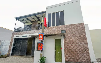 OYO 1957 Riverside Residence
