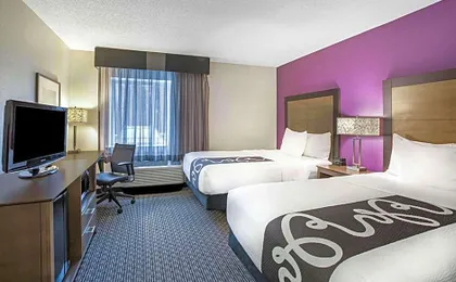 La Quinta Inn & Suites By Wyndham Hartford - Bradley Airport