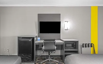 Super 8 by Wyndham Norman West OK