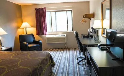 Super 8 by Wyndham Groton