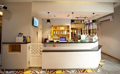 7 Days Premium Hotel Shanghai Xujiahui Longhua Road Metro station