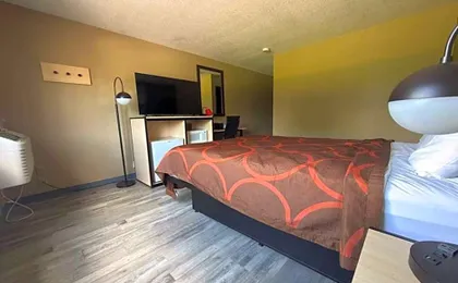 Super 8 by Wyndham Topeka/Wanamaker RD/I-70